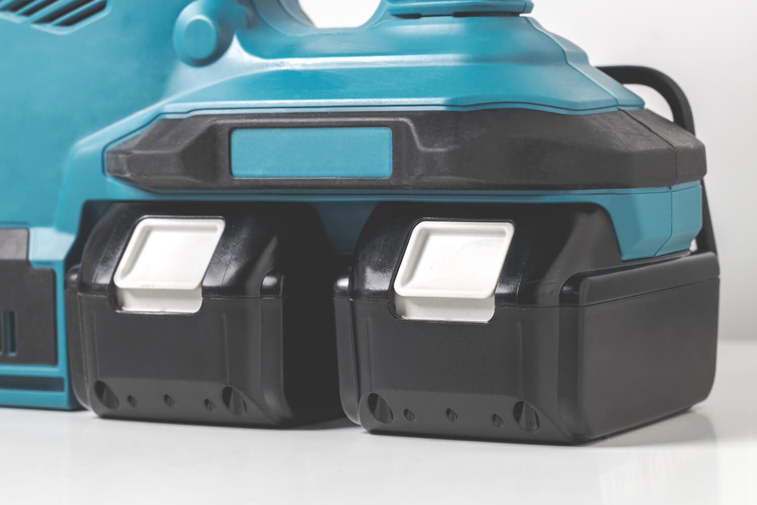 Bosch ProCORE 18V vs Makita 18V LXT – który system akumulatorowy wybrać?